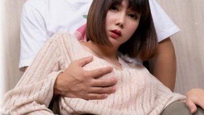 Peach Media PM026 The perverted netizen met for the first time. Banban’s erotic adventure, blindfolded and eating a dildo, secretly feeding his own dick to a female netizen