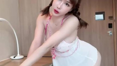 Girlfriend No. 3 - the sluttiest, wettest and squirting bitch - Xin Yuri
