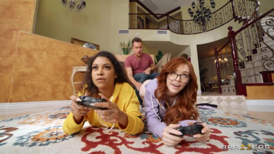 Gamer Girl Threesome Action